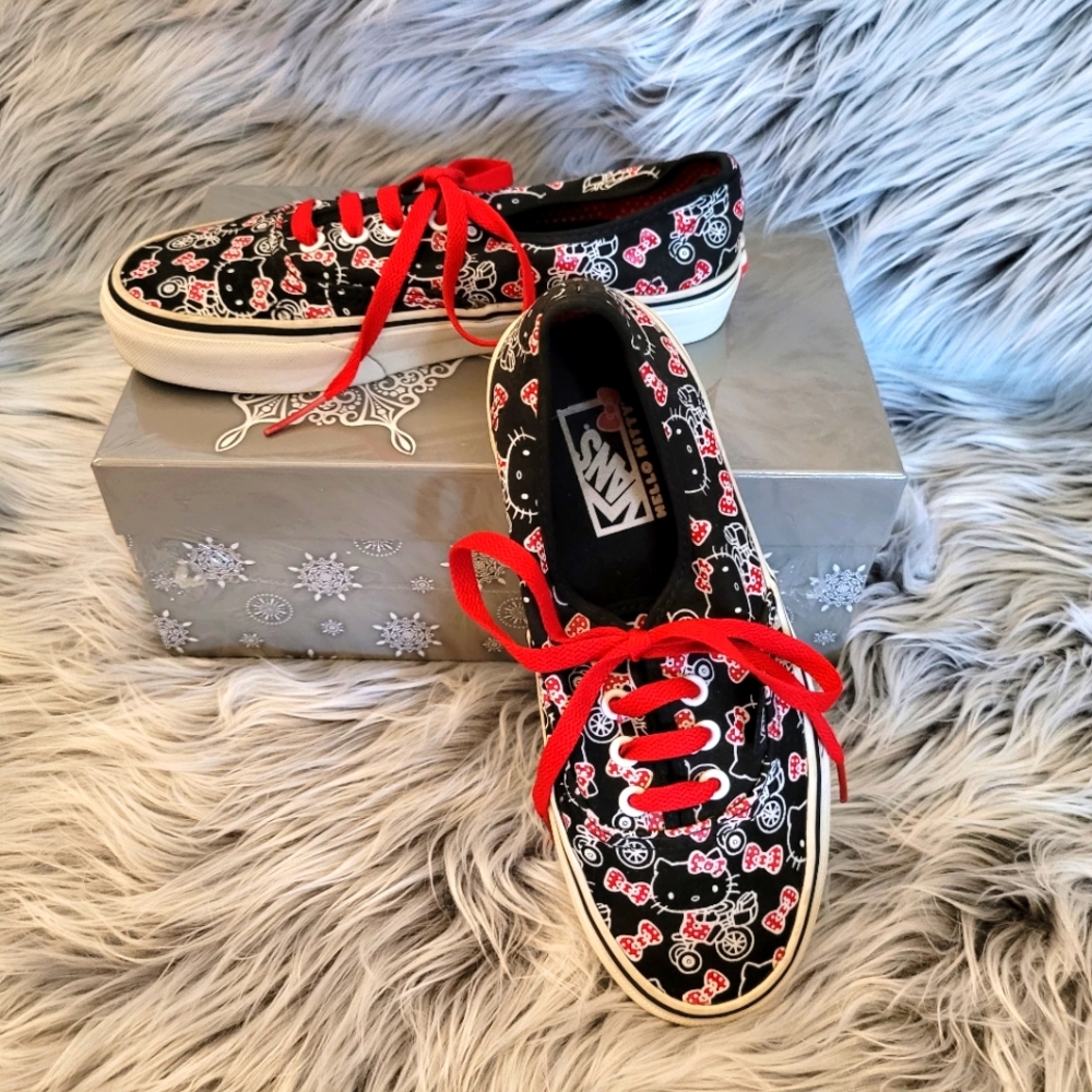 Vans * Special Edition Hello Kitty Low Top Sneakers - Sz6